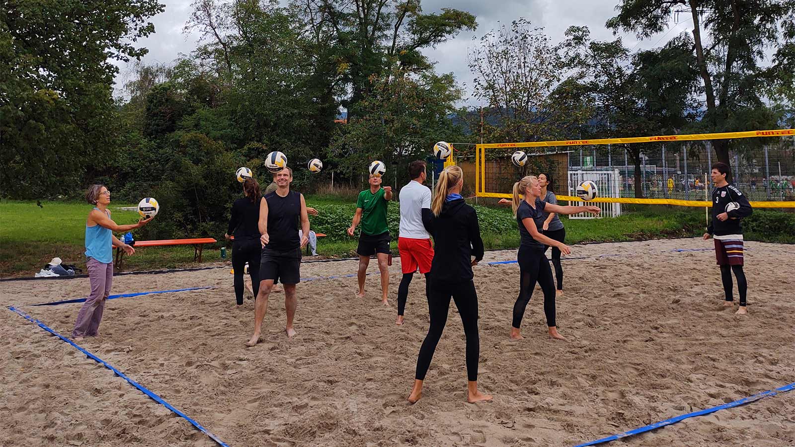 Aufwärmübungen mit Ball